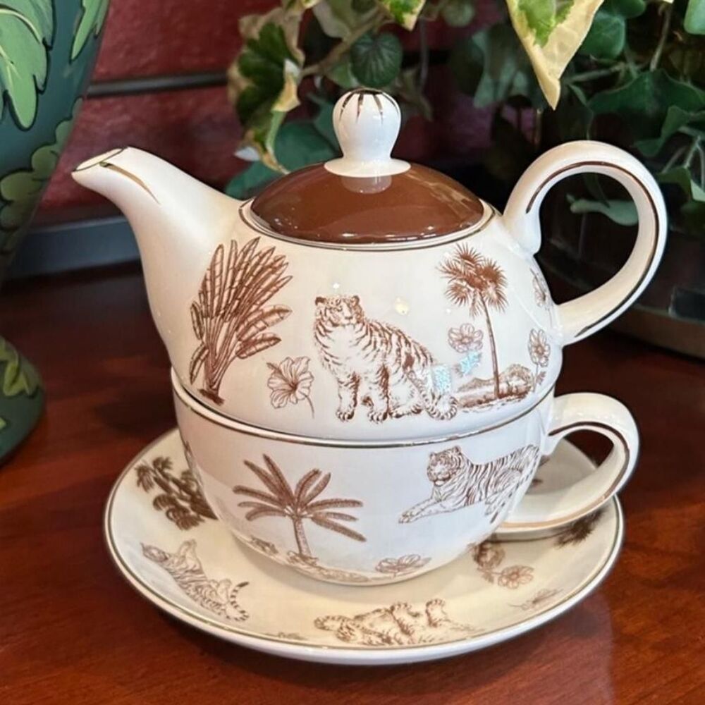 NWOT Monterey Bay Brown and White Teapot Set with Tiger Animal Design